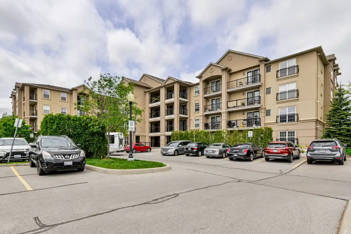 1340-1390 Main Street East, Milton - Bristol on Main condominiums in downtown Milton built by Sutherland Development.